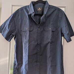Mens size L button down short sleeve top
